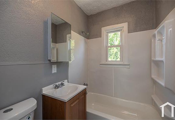 5th image of 1412 West Ave #1