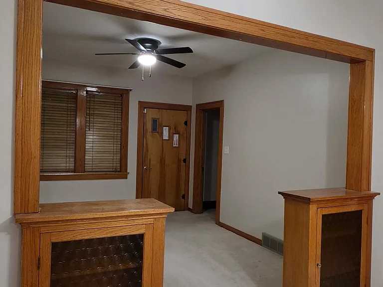 5019 Homerlee Ave — Photo 2