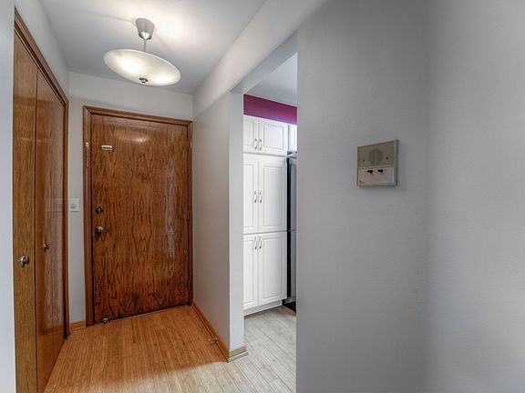 4th image of 5406 Lincoln Ave APT 4F