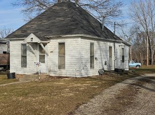 114 11th St, Belle Plaine, IA 52208