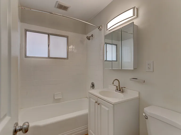 1164 S Norton Ave #13 — Photo 12