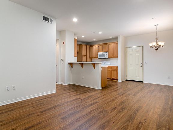 3rd image of 208 Riverdale Ct APT 702