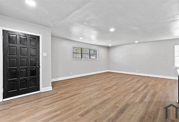 4th image of 4801 Selkirk Dr