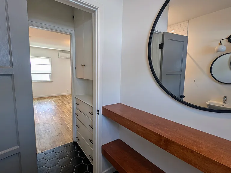 1731 Franklin St #2 — Photo 7