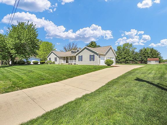 3rd image of 44 Hillcrest Dr