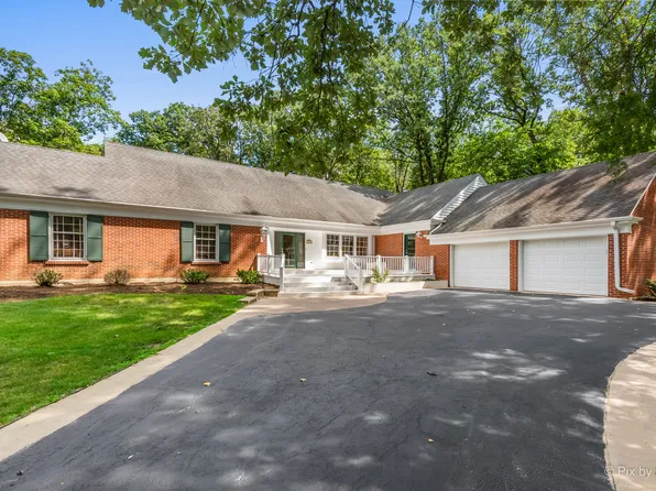 2045 Robinwood Ln, Riverwoods, IL 60015