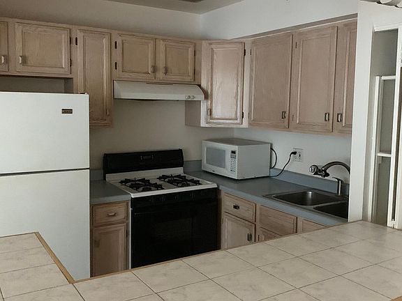 5th image of 16W540 Lake Dr APT 103