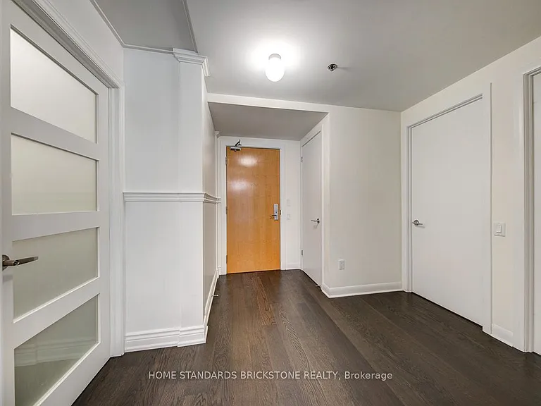 375 King St W #506 — Photo 8