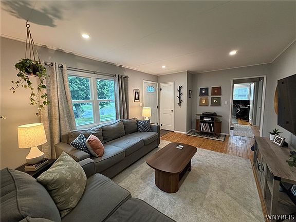 3rd image of 634 Loretta St