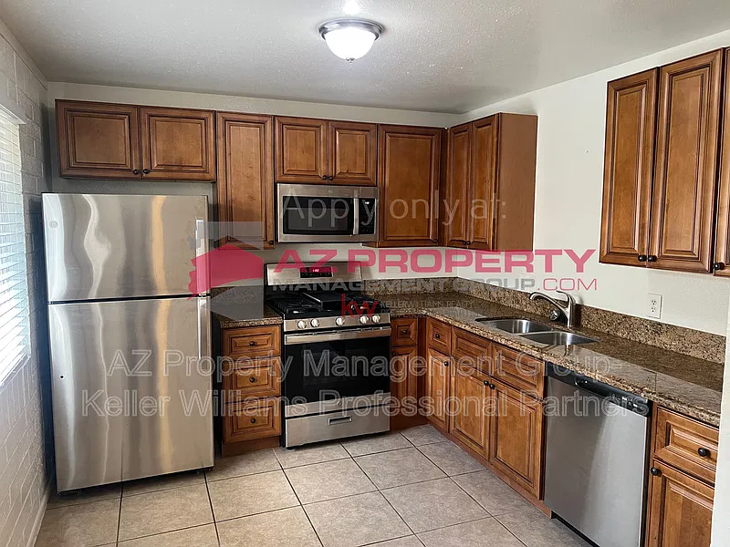 207 S 3rd St — Photo 2
