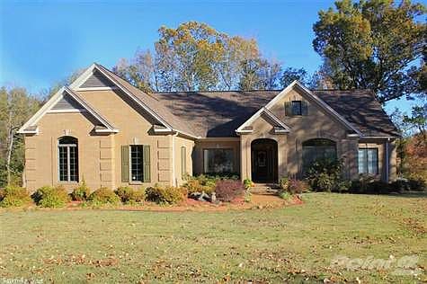 1st image of 10 Big Oak Ln
