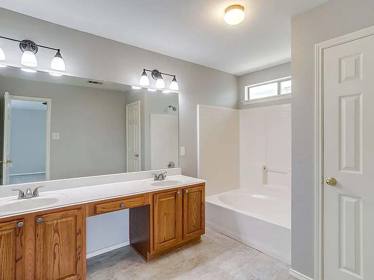 2875 Grandview Dr — Photo 11