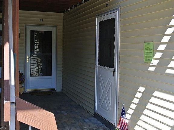 3rd image of 44 Norwich Pl #45