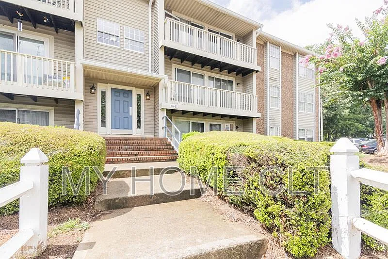 2 bed, 2.0 bath, 942 sqft, $1,200 — Photo 1