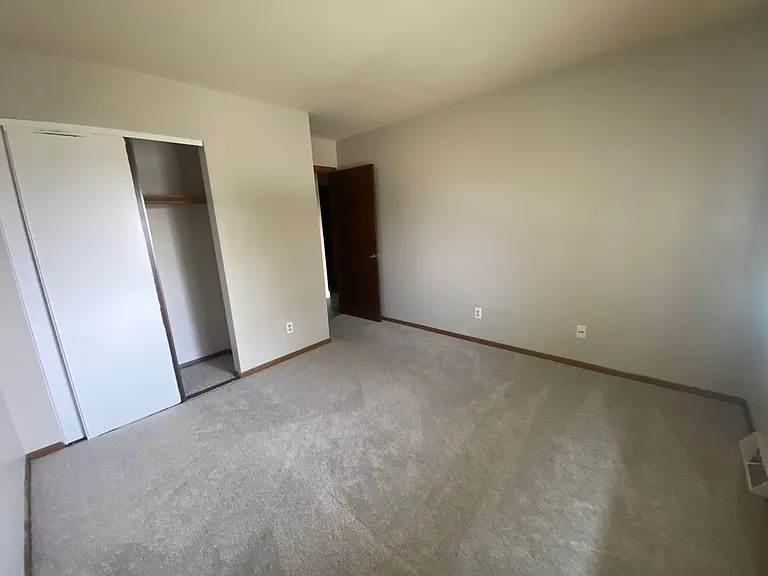 N114W15518 Sylvan Cir — Photo 9