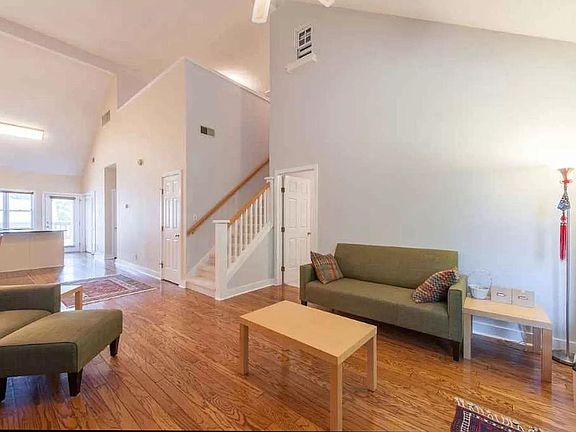 3rd image of 407 S Madison St #407