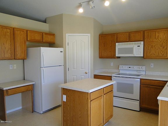2nd image of 835 E Monona Dr