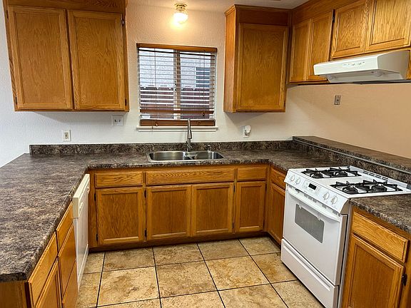 2nd image of 855 Pomona Ave
