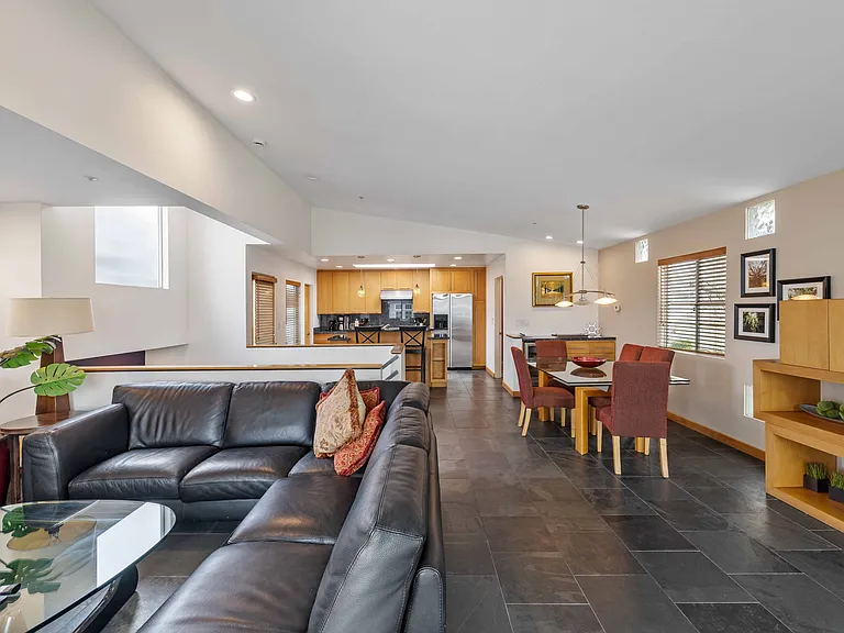 452 Marine Pl — Photo 1