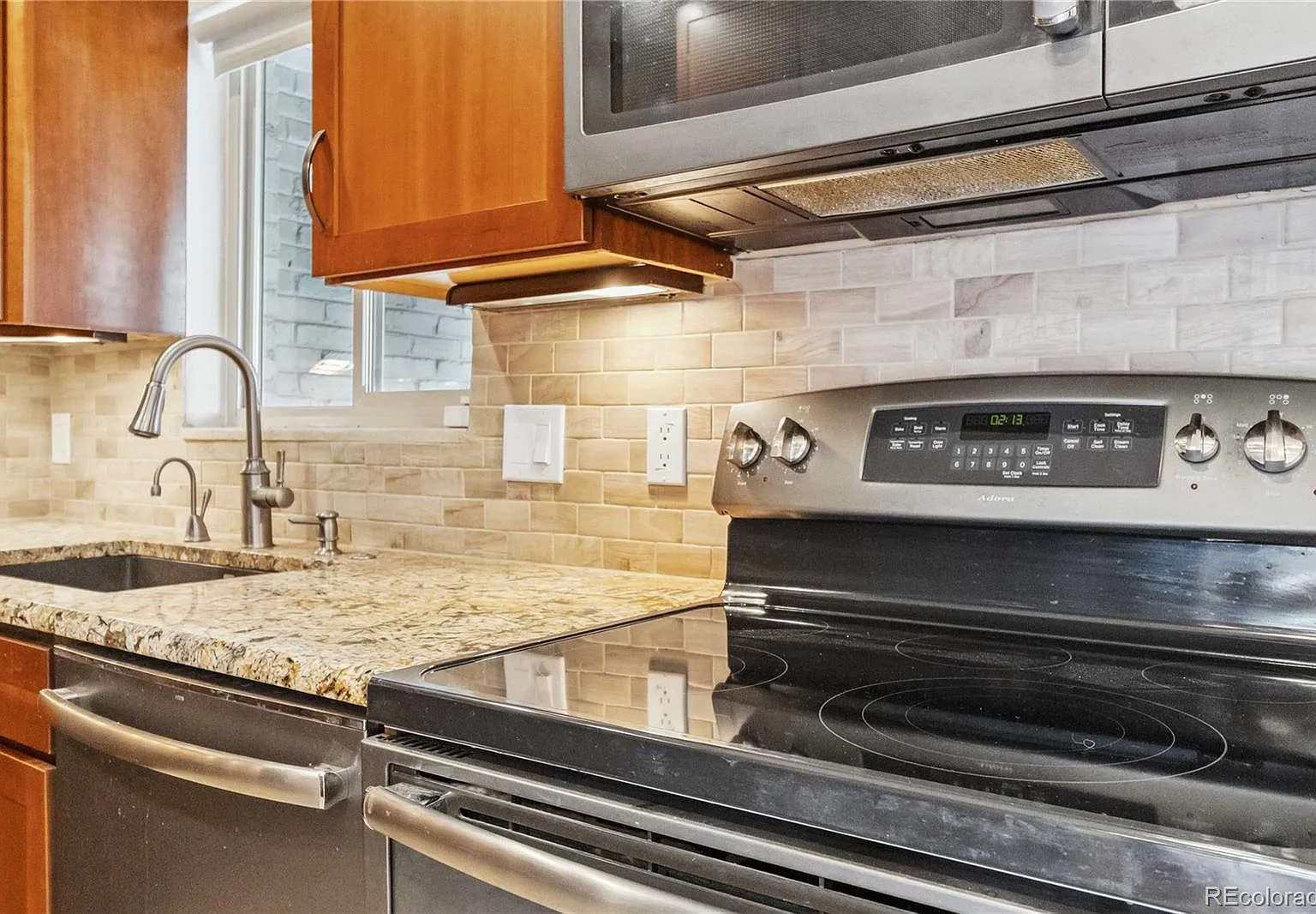 3 bed, 3.0 bath, 1818 sqft, $3,500 — Photo 3