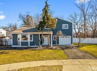 12 Bass Ct, Edison, NJ 08817