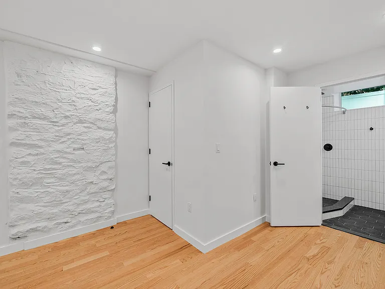 284 Suydam St #1L — Photo 9
