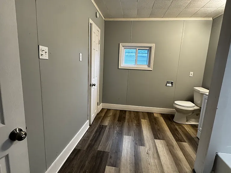 599 Rhodes Ave — Photo 10