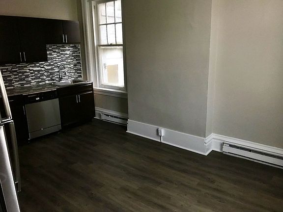 4th image of 300-302 W Sycamore St #3