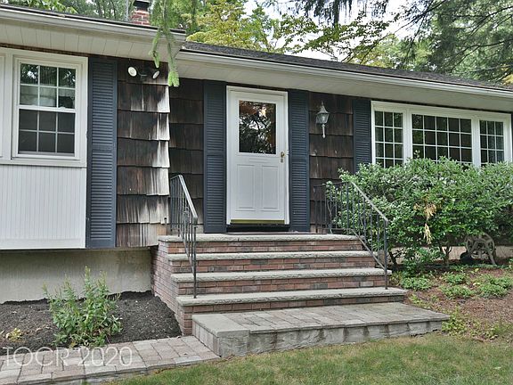 2nd image of 924 Hillsdale Ave