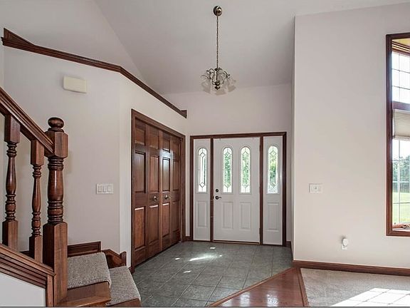 3rd image of 9 Wenden Ct