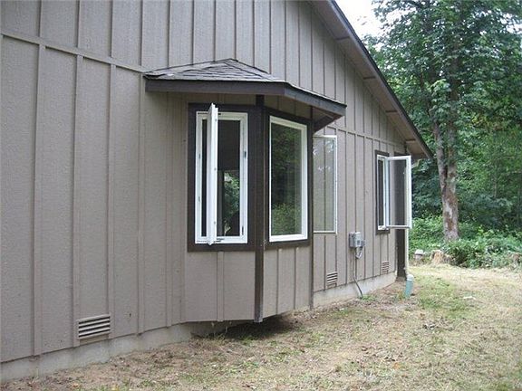 3rd image of 141 E Toni Smith Ln