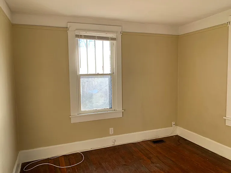 923 E Berwyn St — Photo 4