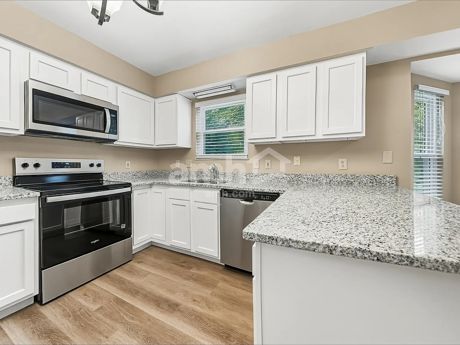 4 bed, 2.5 bath, 3280 sqft, $3,180 — Photo 3