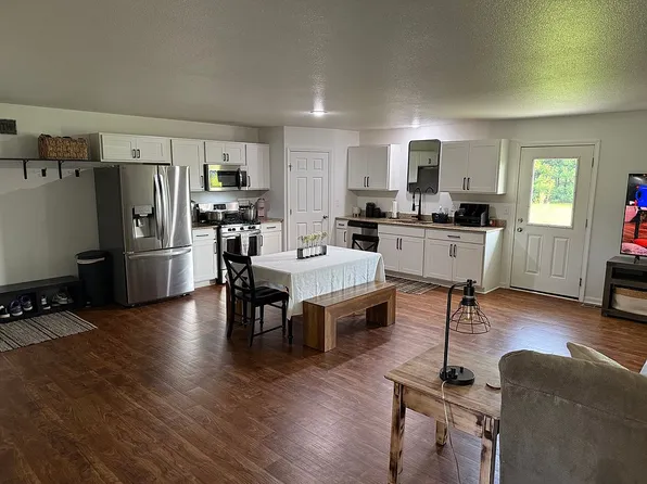 1135 Russell Rd, Belvidere, IL 61008