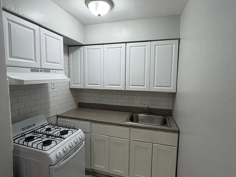 78 Grafton Ave #B10