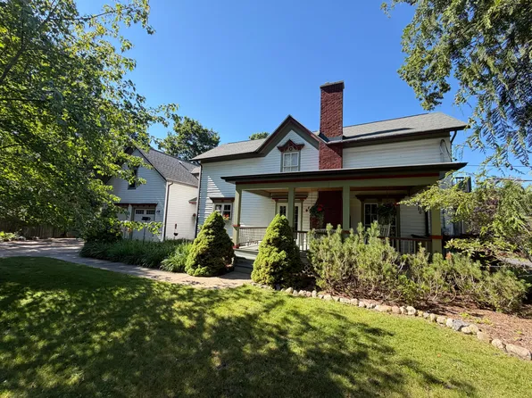 34 S Spring St, Douglas, MI 49406