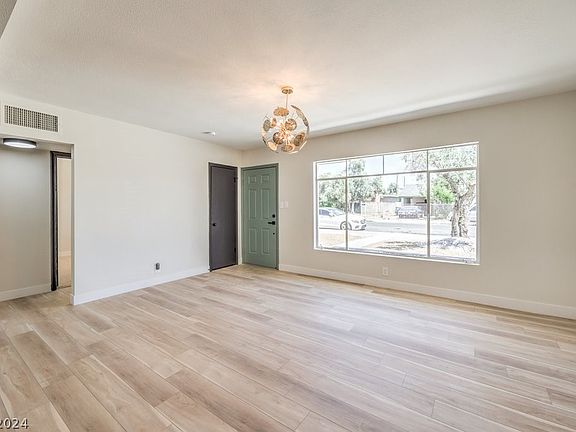 3rd image of 912 Canosa Ave