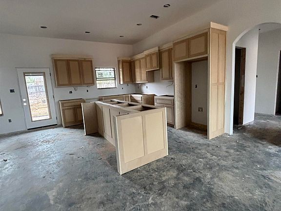 5th image of 744 Grand Valley Loop