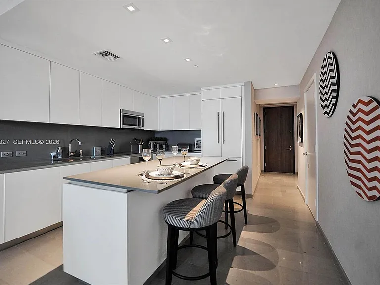 88 SW 7th St #1408 — Photo 10