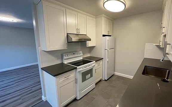 3rd image of 1115 Village Dr #3