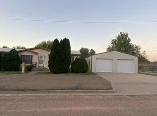 500 E 7th St, Hugoton, KS 67951