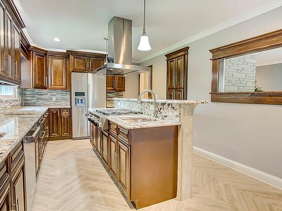 4th image of 1506 Pemberton Dr