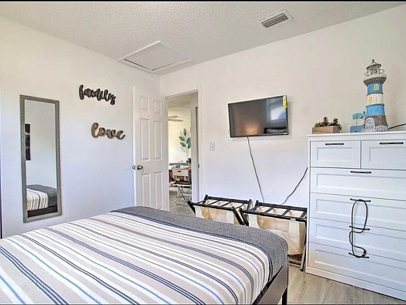 3rd image of 2703 NW 13th St #1