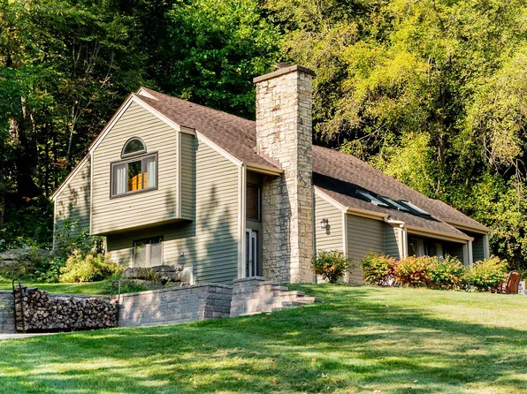 54 Longwood Dr, Galena, IL 61036
