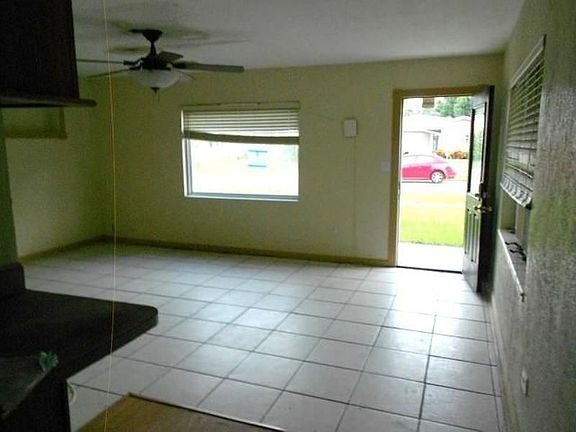 4th image of 231 81st Ave N