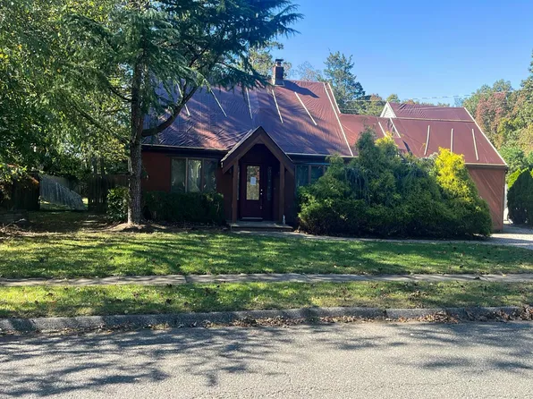 36 Fifty Acre Rd S, Smithtown, NY 11787