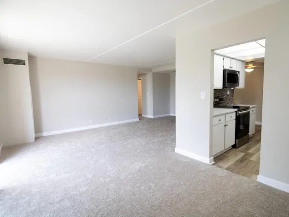 6340 Americana Dr, Willowbrook, IL