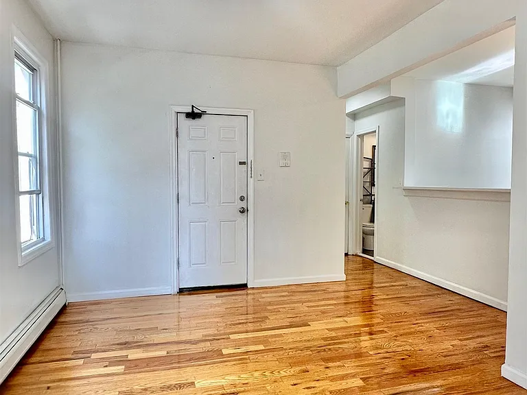 245 Duncan Ave #4 — Photo 3