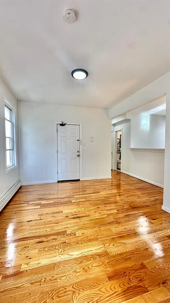 Building Photo - 245 Duncan Ave #4