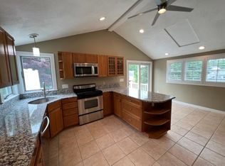 156 Holten St FLOOR 2, Danvers, MA 01923